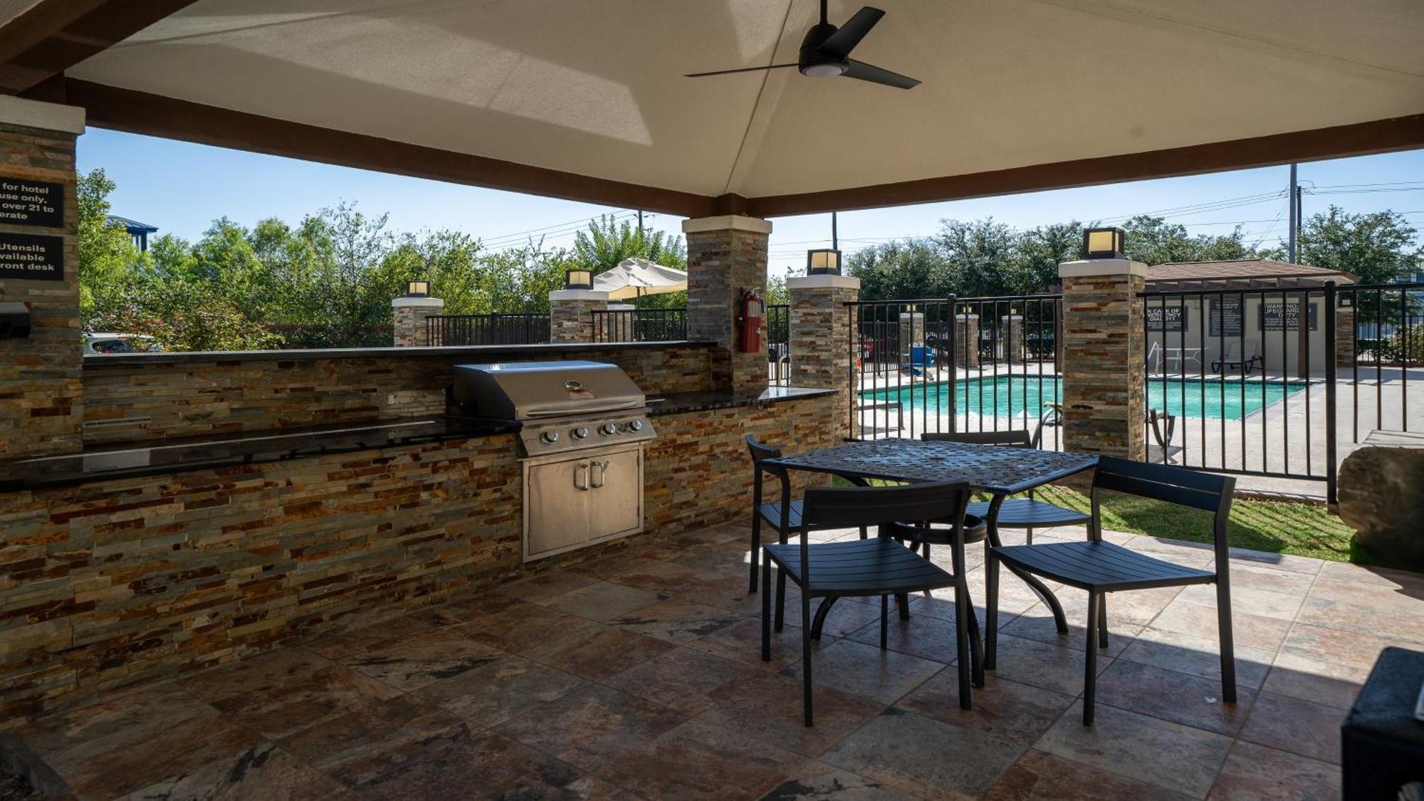 Candlewood By Ihg Baytown